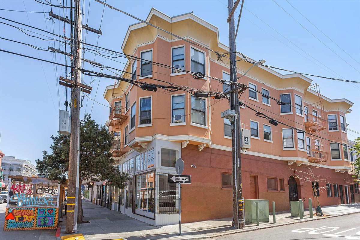 16 305 San-Carlos St.